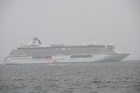 В морской порт Корсаков  зашел первый в этом сезоне круизный лайнер «Crystal Serenity»