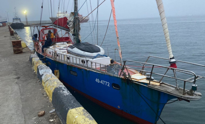 В Южно-Курильск зашла парусная яхта "Елизавета"