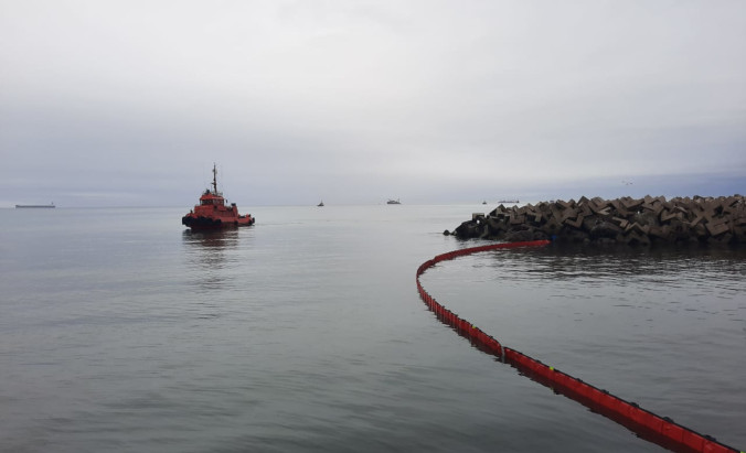 В морском порту Шахтёрск проведены учения по ликвидации разливов нефти и нефтепродуктов