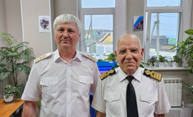 Коллектив АМП Сахалина, Курил и Камчатки поздравил уважаемого коллегу с 80-летним юбилеем
